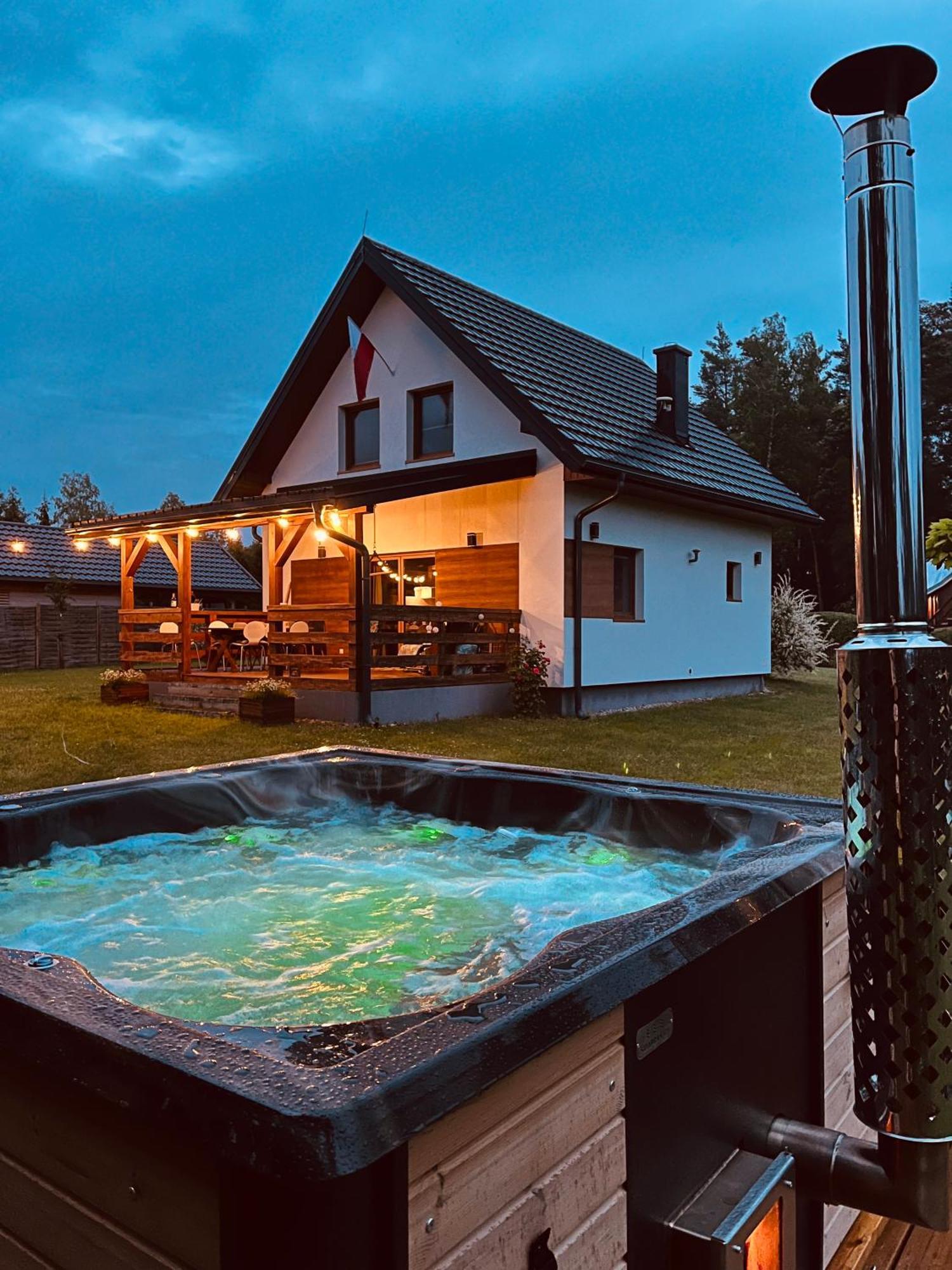Domek Z Kominkiem Nad Jeziorem Z Jacuzzi Ogrodowym Sumowo  Bagian luar foto